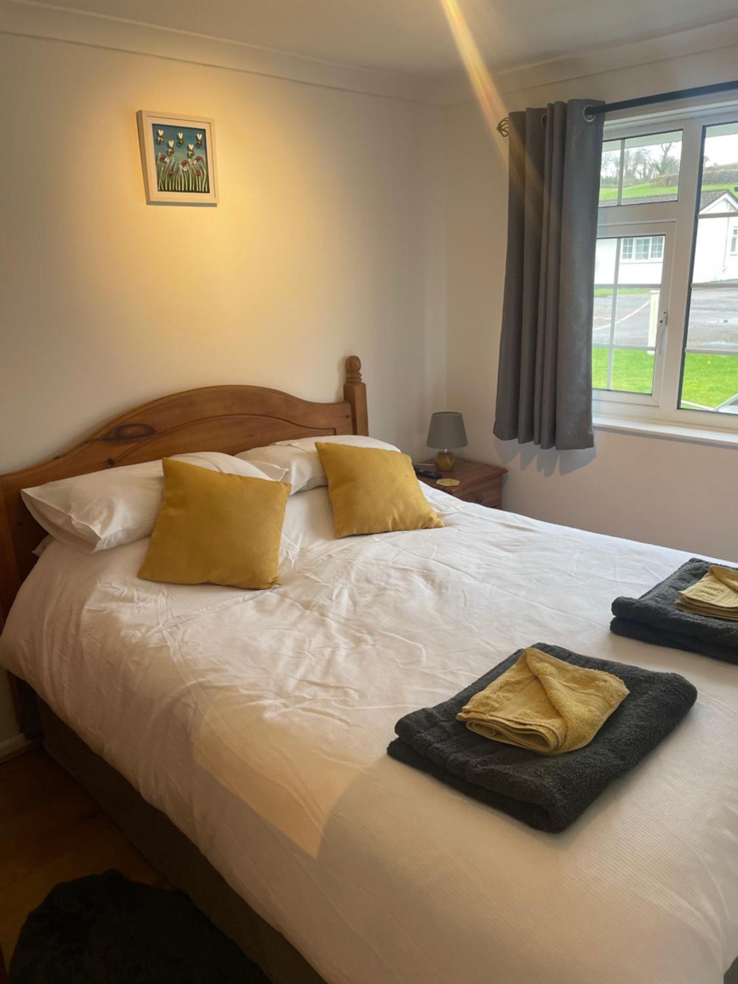 Bumblebee Lodge Saint Cleer Eksteriør bilde